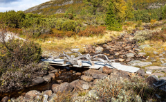 Eine liebevoll gebaute Brücke bei den Frylisætra Hütten