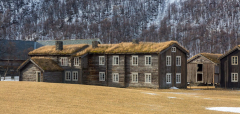 Ein grasgedeckter Bauernhof